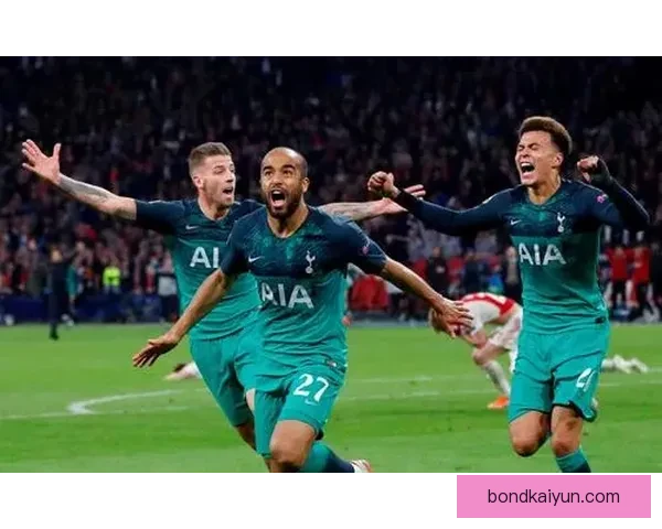 阿贾克斯关键球员表现亮眼，助力球队逆转胜利状态回暖