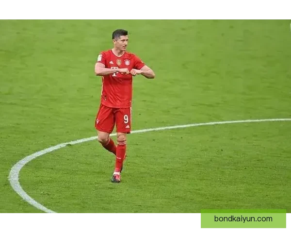 莱万多夫斯基领导力持续受到赞誉，状态稳定且表现出色。