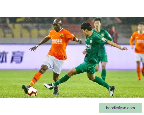 金玟哉国家队首秀表现稳健，备受关注的新人逐渐崭露头角